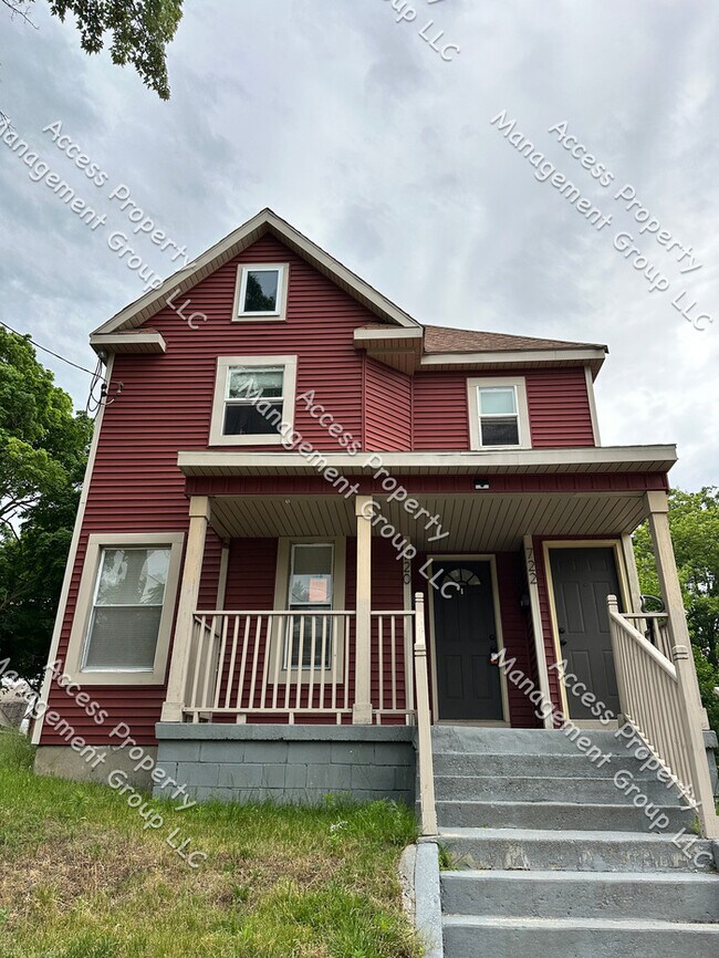 Building Photo - Just Outside Heritage Hill Updated 2 Bedroom
