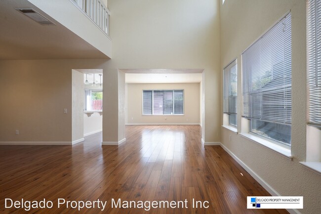 Building Photo - 4 br, 2.5 bath House - 291 Clearpointe Drive