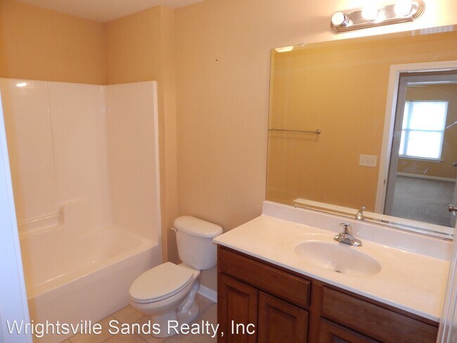 Building Photo - 2 br, 2 bath House - 4405 Jay Bird #204
