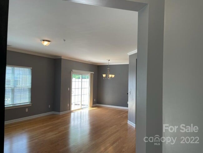 Building Photo - 14639 Juventus St