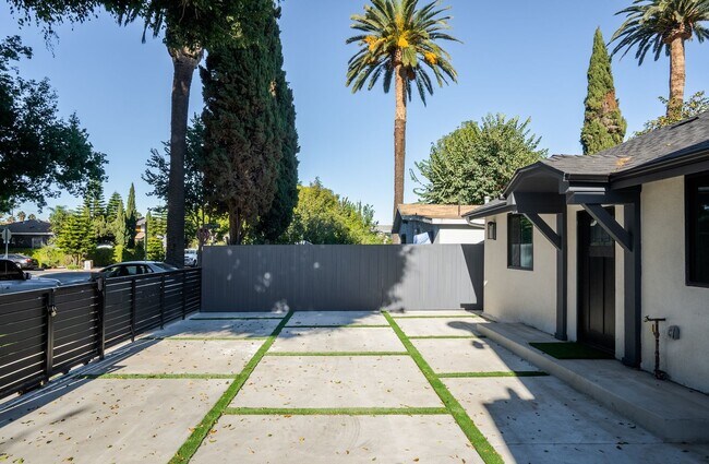 Foto del edificio - 2706 Cochran Ave