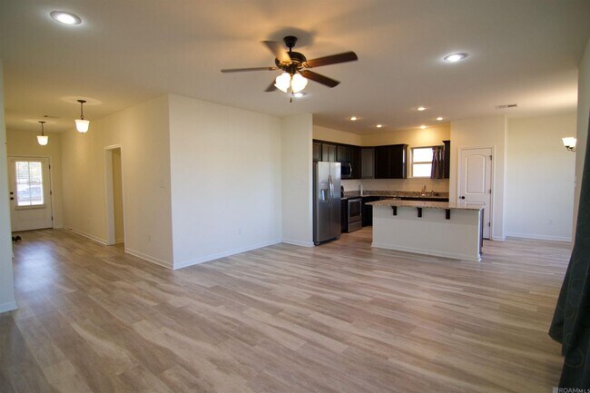 Building Photo - 41734 Shallow Bend Dr