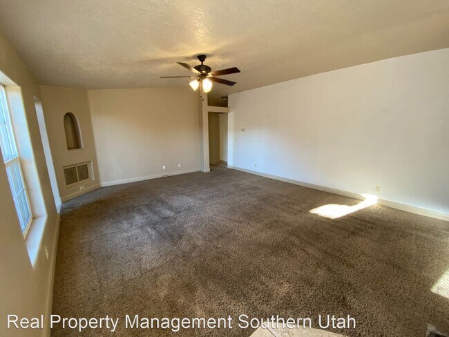 Building Photo - 3 br, 2 bath House - 824 Crystal Dr