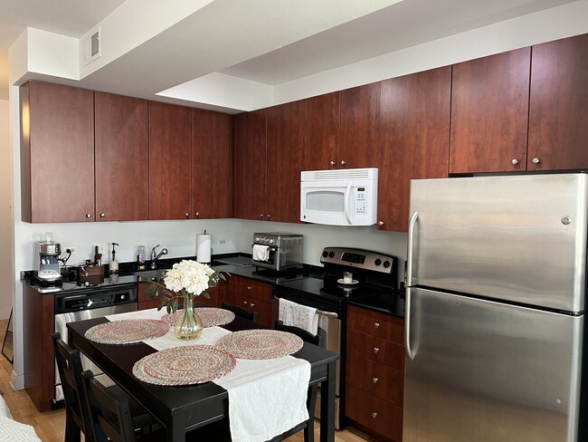 Foto del edificio - 565 W Quincy St