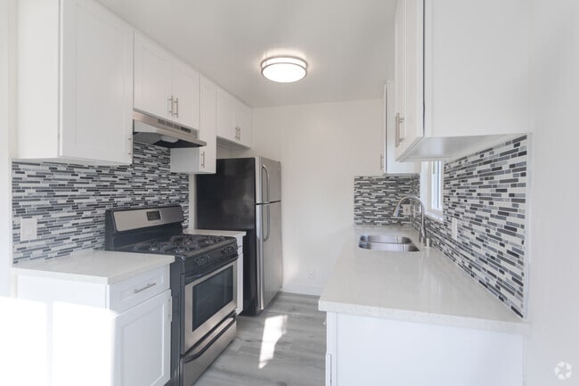 2+2 - Monterey Apartments