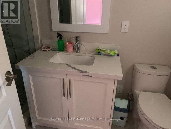 Photo du bâtiment - 595 Highglen Ave