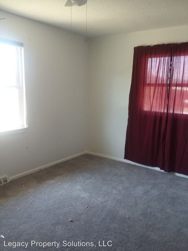 Foto del edificio - 5 br, 3 bath House - 4516 E. 11th Street