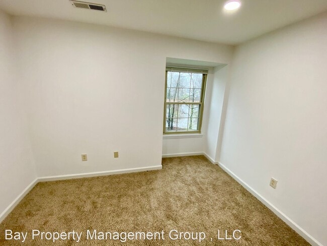 Building Photo - 3 br, 1 bath House - 4 Banyan Woods Ct, Un...