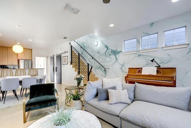 Foto del edificio - 4117 E 12th St