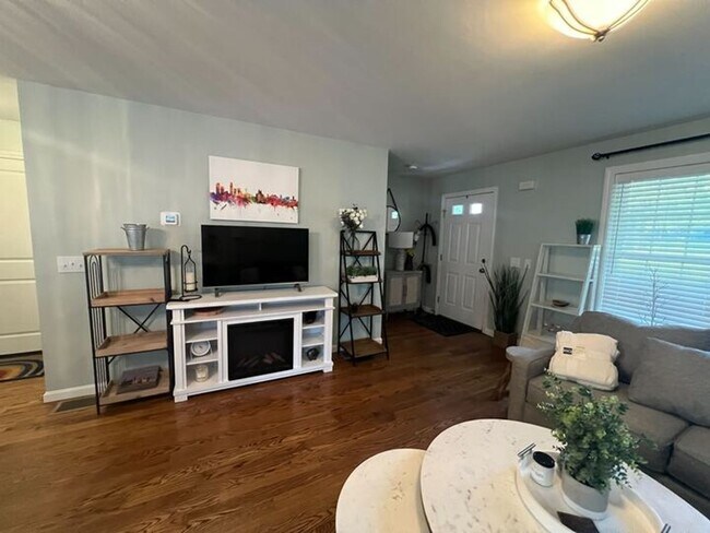 Foto del edificio - Charming 3-Bedroom Home with Modern Comfor...