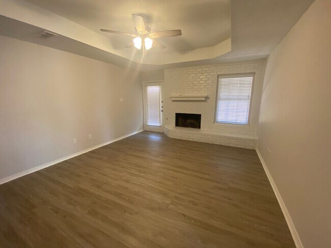 Foto del edificio - 7901 Albany Ave