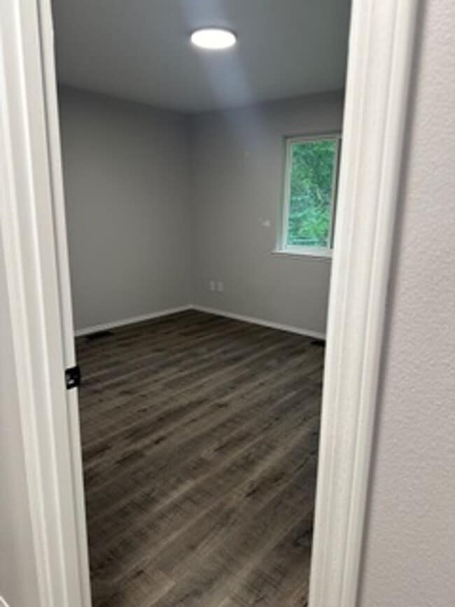 Building Photo - 3 BEDROOM | 1 BATHROOM | 2 CAR GARAGE | 2 ...