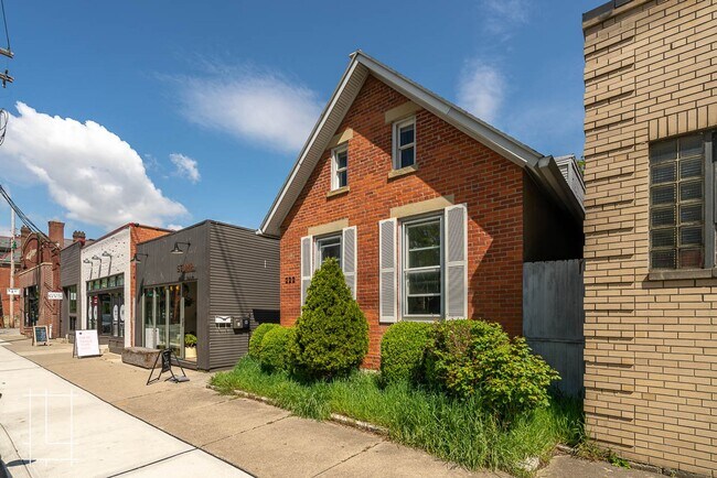 Building Photo - 210 Thurman Ave