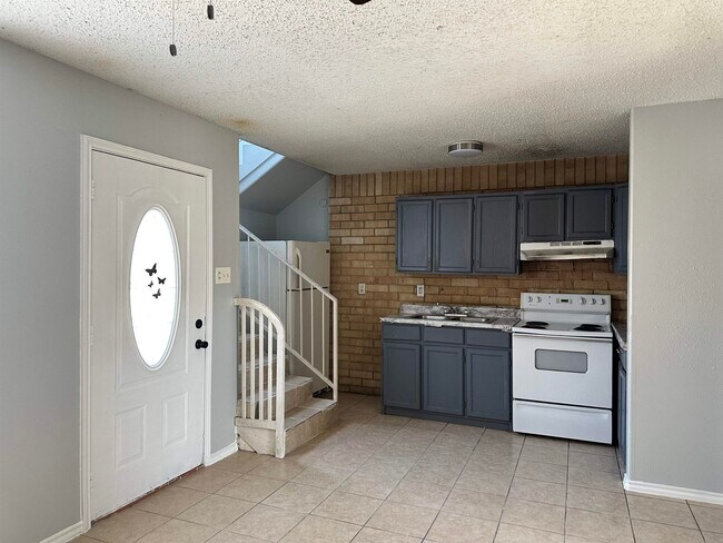 Building Photo - 311 Soria Dr
