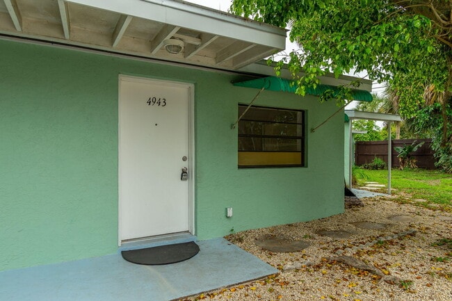 Building Photo - 4943 SE Flounder Ave