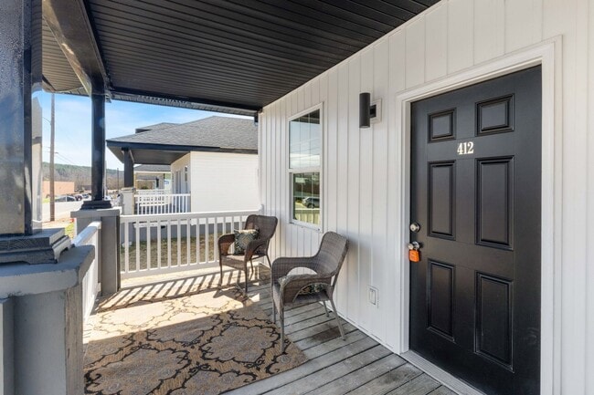 Foto del edificio - 409-411 Novelty St