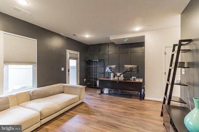 Building Photo - 3306 Pitch Pine Dr