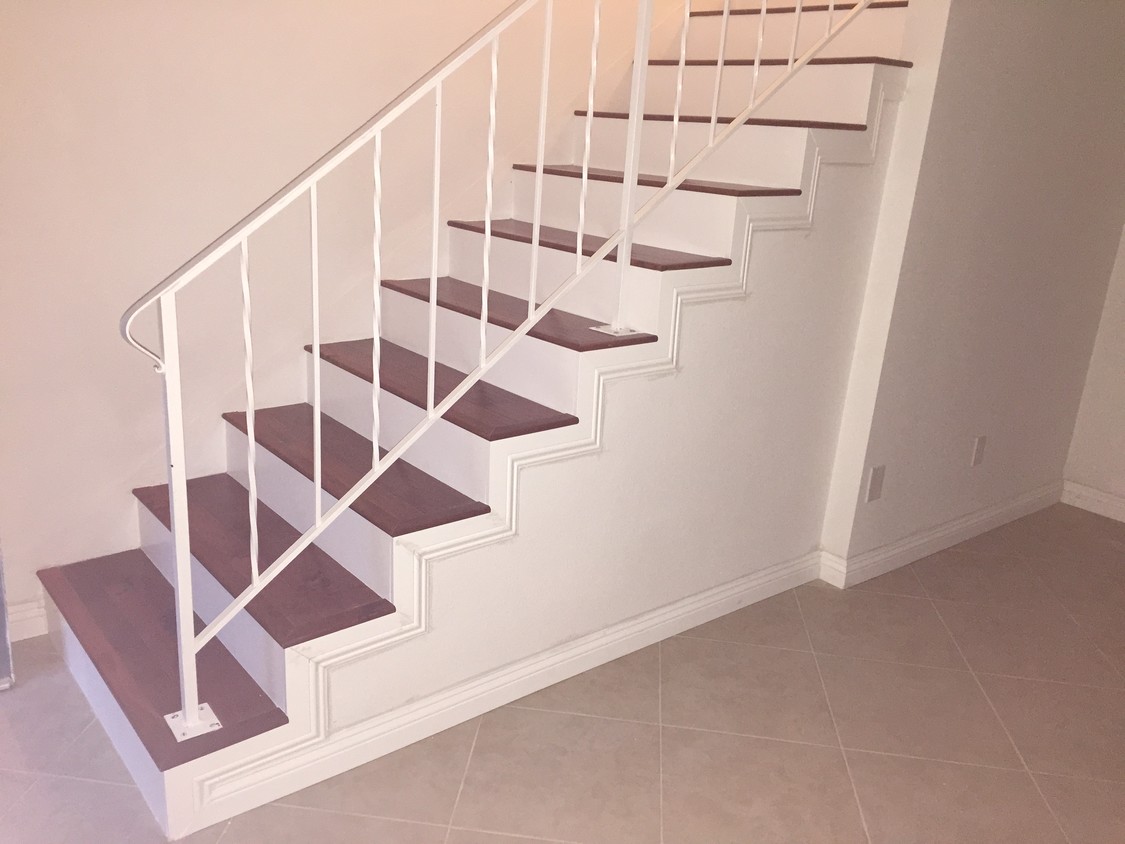 stairway - 2422 Huntington Ln