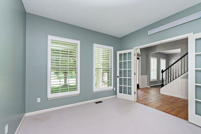 Foto del edificio - Stunning 6 Bed 3.5 Bath Carmel Home With Finished Basement an Fenced Yard!
