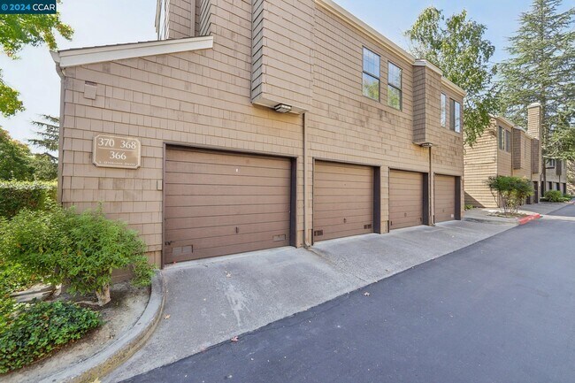 Building Photo - 368 S Overlook Dr