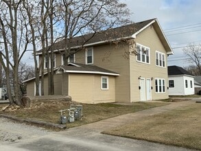 Building Photo - 316 W 9th St