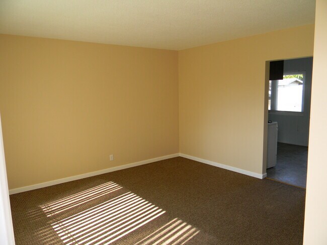Living Room - 2611 Ripley Ave