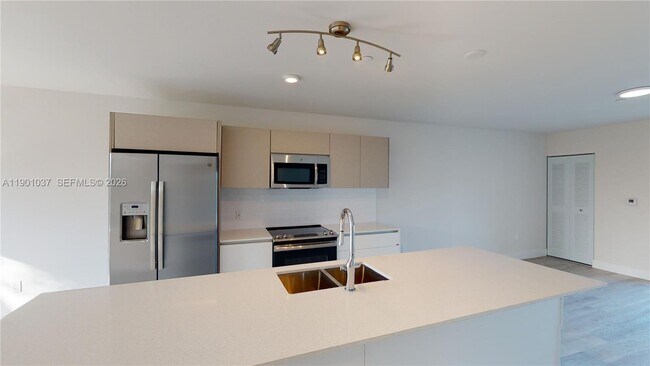 Foto del edificio - 2555 NE 193rd St