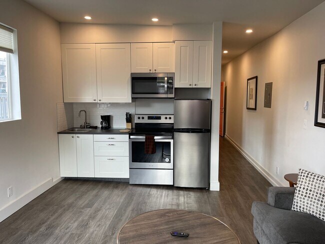 Foto del edificio - FURNISHED 1BED 1BATH APARTMENT - DOWNTOWN BREMERTON