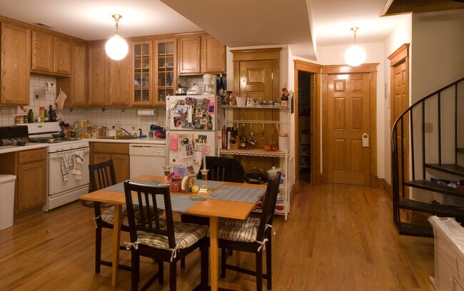 Foto del edificio - 3700-06 N. Fremont St. / 908-10 W. Wavelan...