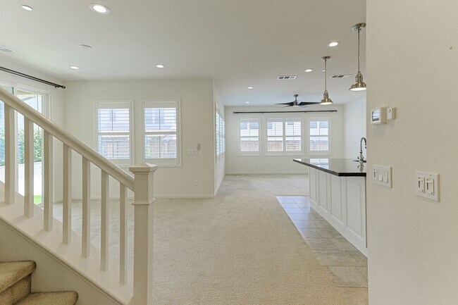 Foto del edificio - Gorgeous 4 Bedroom and 3 Bath Home in Chula vista/Otay Ranch Area