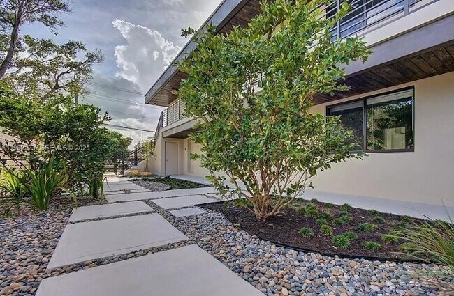 Foto del edificio - 1273 NE 38th St