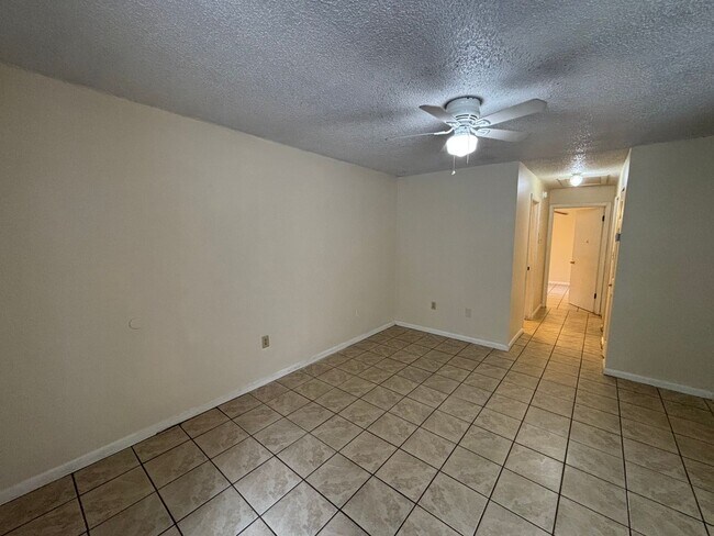 Foto del edificio - 904 SW 62nd Terrace