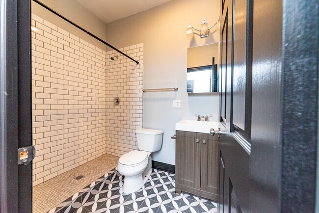 Foto del edificio - 1800 S Allport St