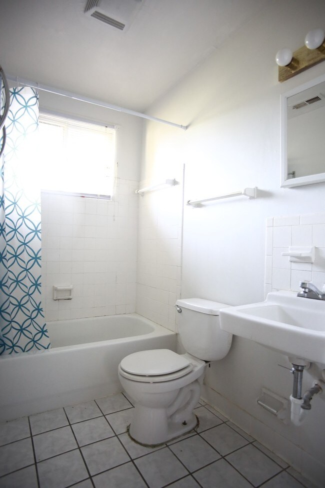 One bedroom in East Nashville Apartment for Rent in