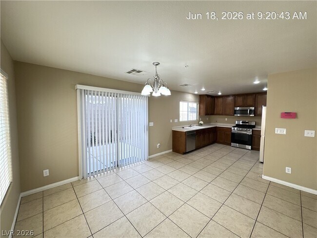 Foto del edificio - 637 Lucky Pine St