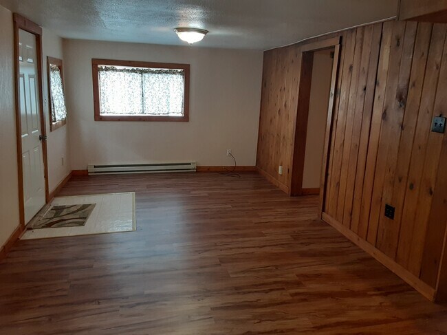 Foto del edificio - 308-302 E Park St