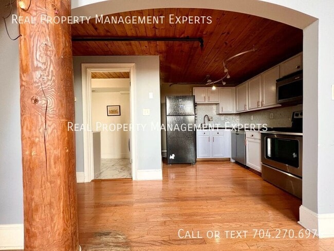 Building Photo - 201 S Hoskins Rd