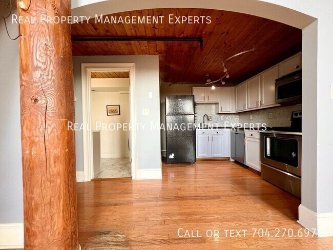 Photo - 201 S Hoskins Rd Apartment