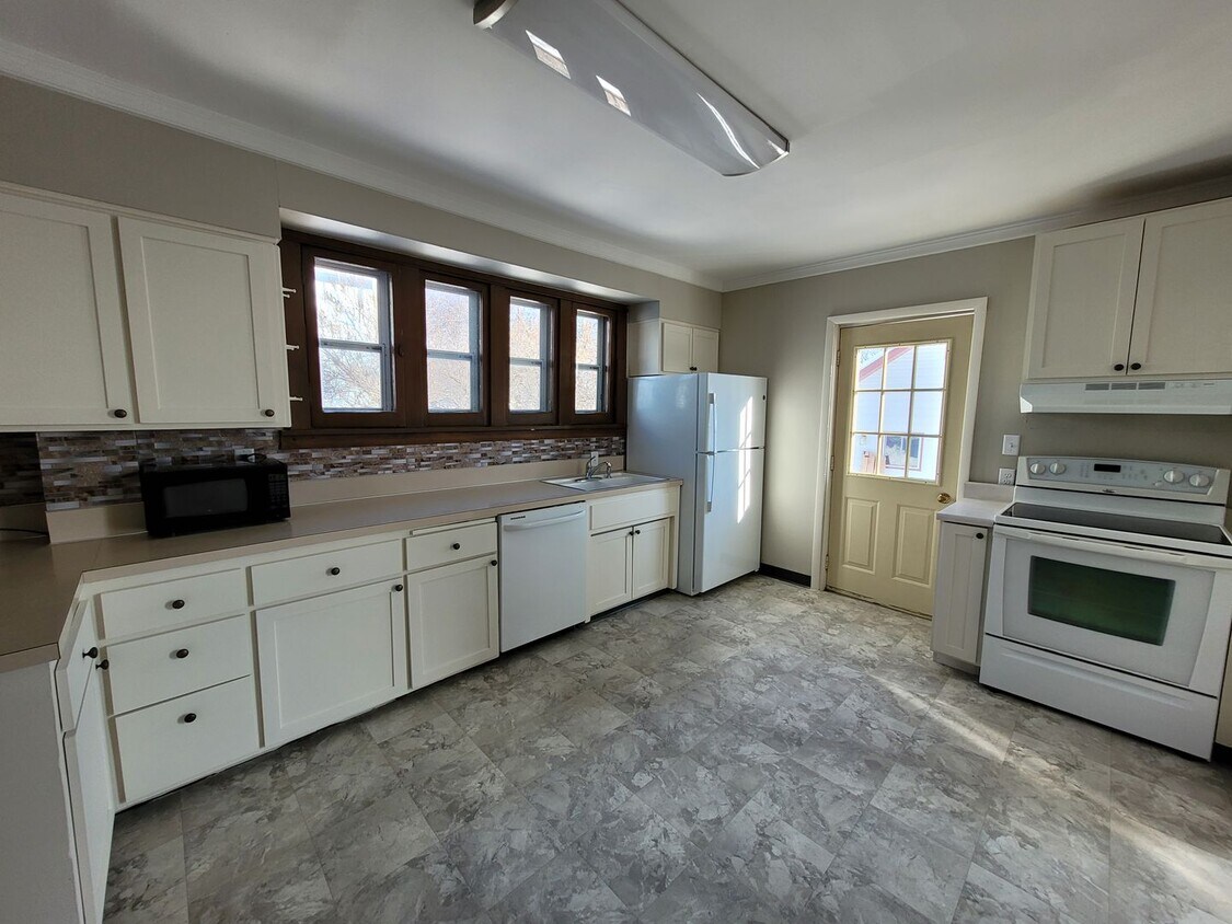 Primary Photo - 3 Bedroom Single Family Home | Double Stal...