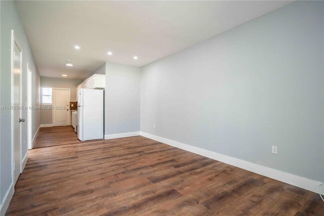 Building Photo - 8329 Byron Ave
