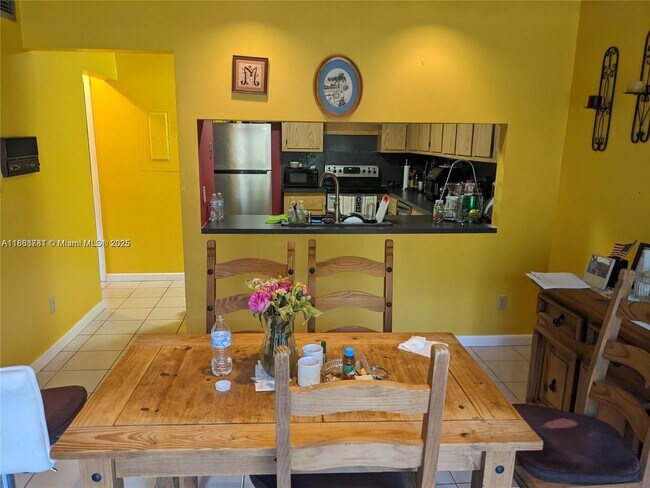 Building Photo - 1760 Bayberry Dr