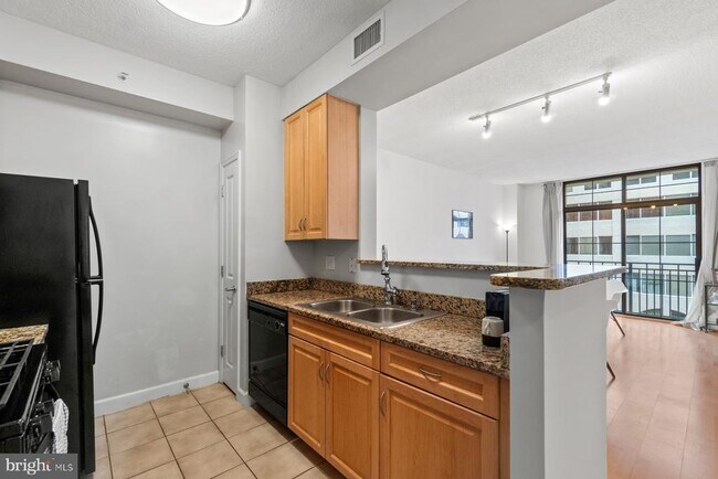 Building Photo - 1111 25th St NW