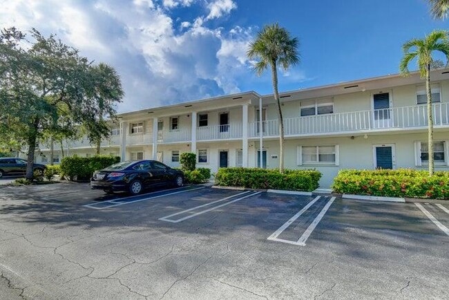 Building Photo - 2340 SW 22nd Ave