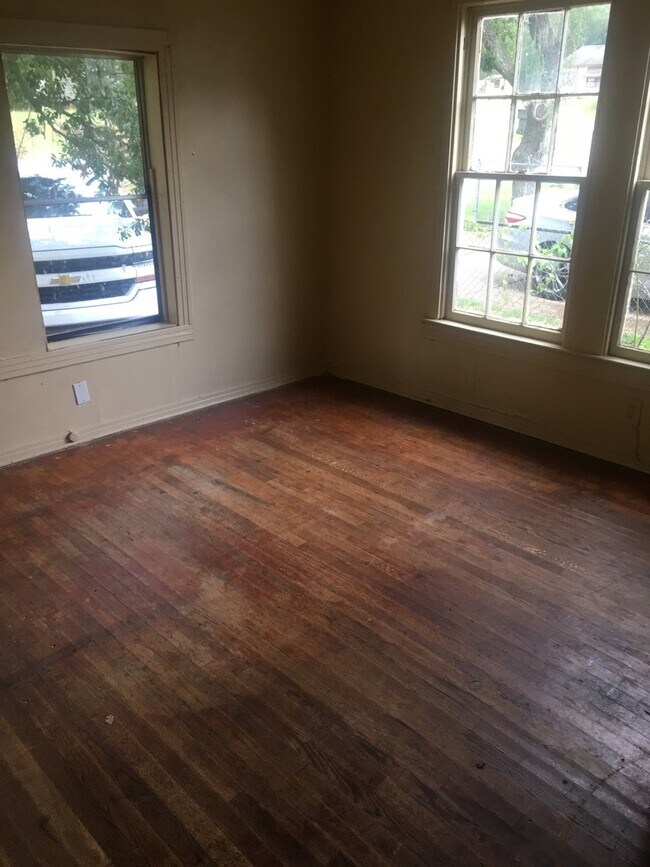 Building Photo - 1140 Kenneth Ave