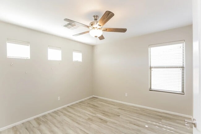 Building Photo - 4215 S 104th Ln