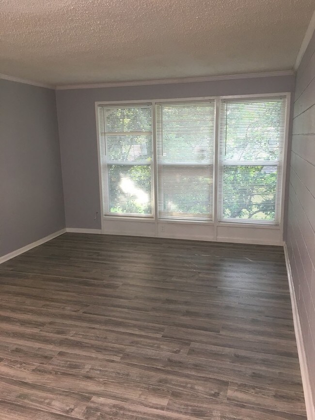Foto del edificio - 3307 Mayflower St