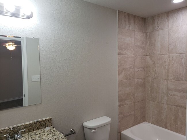 Building Photo - Town home for rent