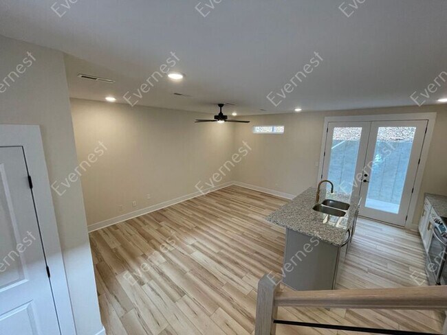 Building Photo - 444 Wayne Ave