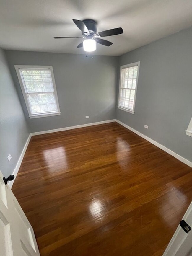 Building Photo - 3412 W Brookview Dr