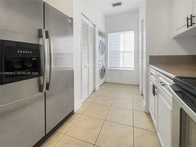 Foto del edificio - 4921 SW 140th Terrace